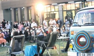 ‘Şovmenlerin yönlendirmesiyle fikir belirlemeyin, kendiniz olun’ ‘Şovmenlerin yönlendirmesiyle fikir belirlemeyin, kendiniz olun’