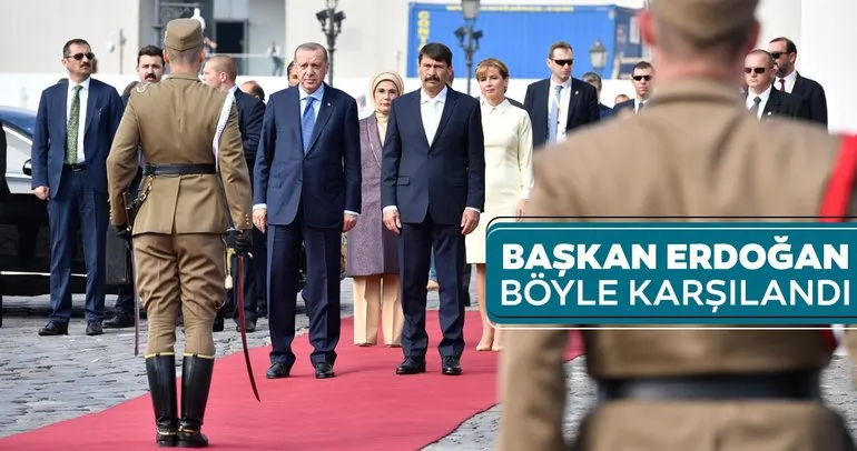 Cumhurbaşkanı Erdoğan Janos Ader tarafından resmi törenle karşılandı