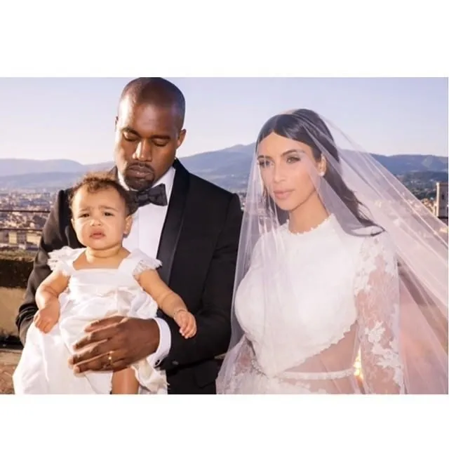 Kim Kardashian ile Kanye West evlendi
