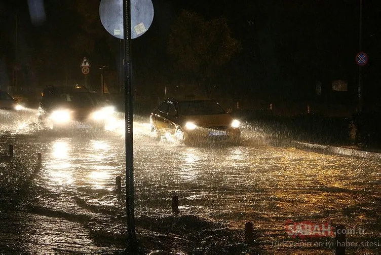 Antalya’yı sağanak yağış vurdu