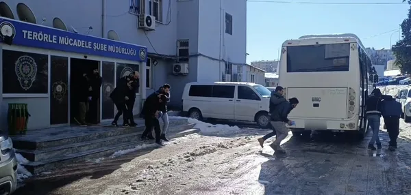 sanliurfada-deas-operasyonu-13-zanlidan-4u-tutuklandi-1767433171054.jpg