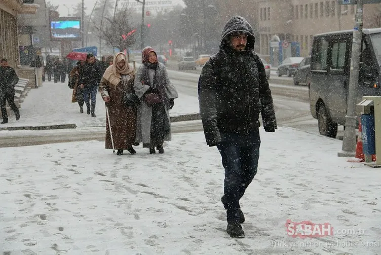 Erzurum ve Ağrı’da kar yağışı sürüyor. İşte İshak Paşa Sarayı’nın son görüntüsü