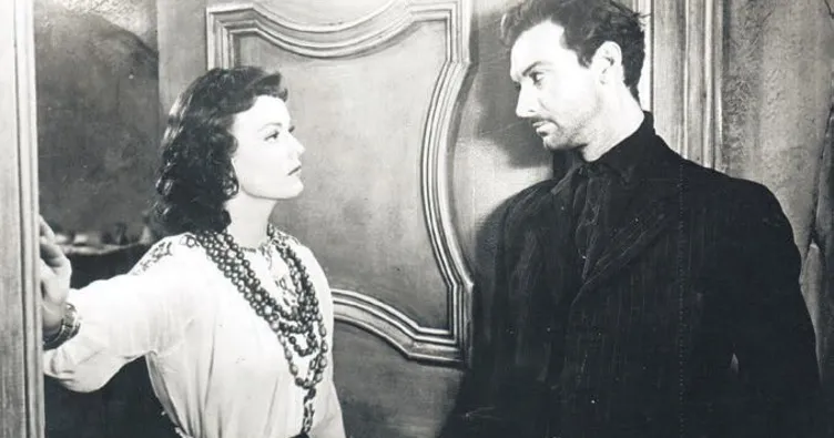 Maske düştü yazar göründü