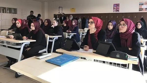 bakan-ozer-canli-yayinda-duyurdu-ogretmen-atama-mujdesi-1658775898336.jpg Bakan Özer canlı yayında duyurdu: Öğretmen atama müjdesi!