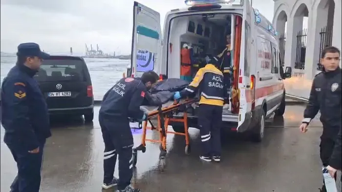 istanbul-kadikoyde-denizde-erkek-cesedi-bulundu-1774245882883.jpg