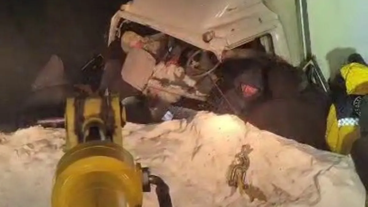 Erzurum’da iki kamyonet çarpıştı: 1 Sürücü öldü Erzurum’da iki kamyonet çarpıştı: 1 Sürücü öldü