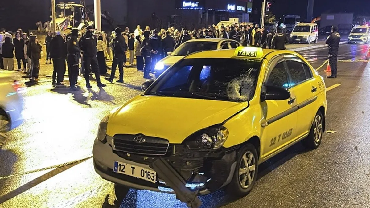 Taksinin çarptığı üniversiteli kız öğrenci ağır yaralandı