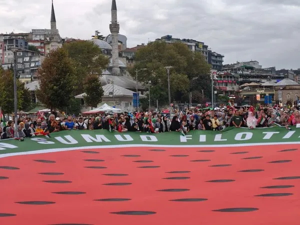 istanbulda-kuresel-sumud-filosuna-destek-icin-yuruyus-duzenlendi-1757173063978.jpg
