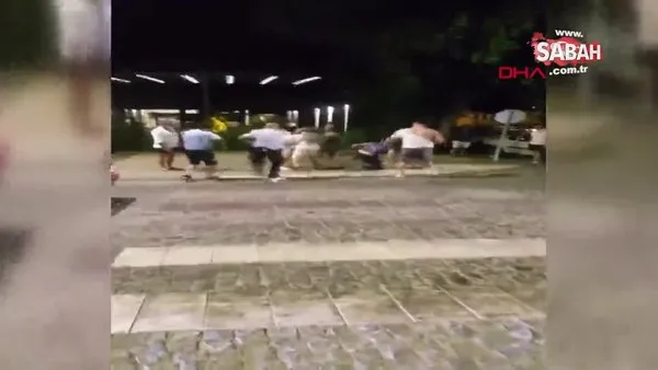 Antalya'da arkadaşlarına araba çarpan şahısların çılgın sopalı kavgalarına ara bile vermedikleri o anlar kamerada | Video