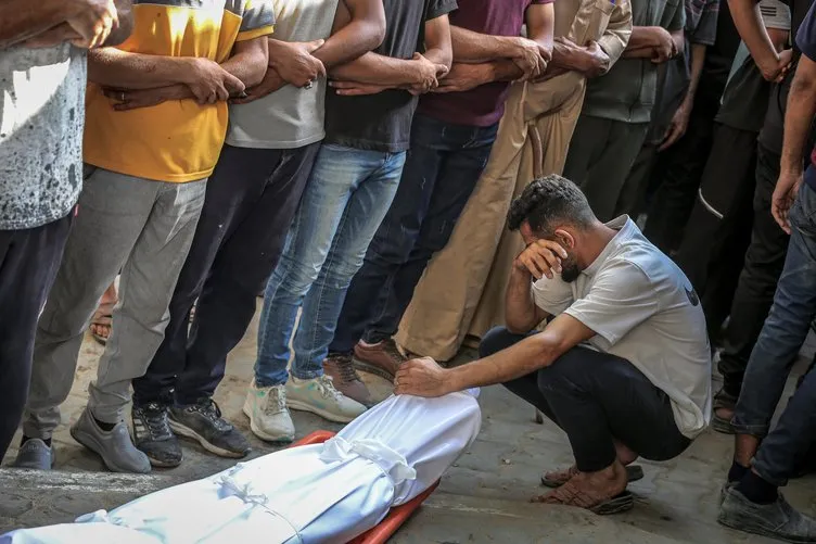 SON DAKİKA | Katil İsrail Gazze’de 18 bin 500’den fazla çocuğu öldürdü! 9 çocuk doğduğu gün katledildi