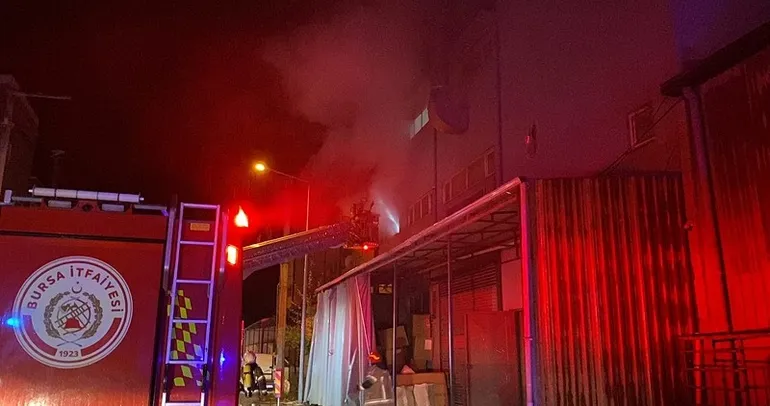 Bursa’da mobilya fabrikası yangını