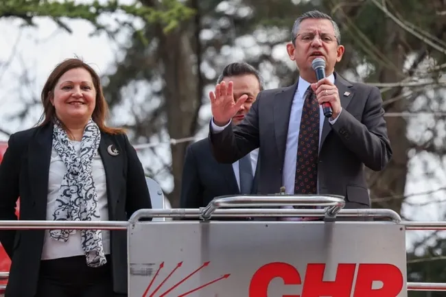 CHP yönetimine demokrasi tokadı... Burcu Köksal’dan zehir zemberek açıklama: Utanmadan gidip sırıtarak poz verdiler