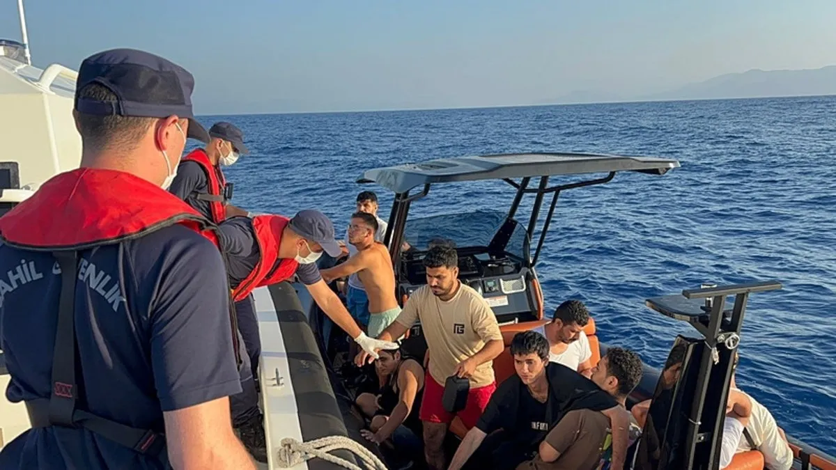 Bodrum açıklarında 19 düzensiz göçmen kurtarıldı