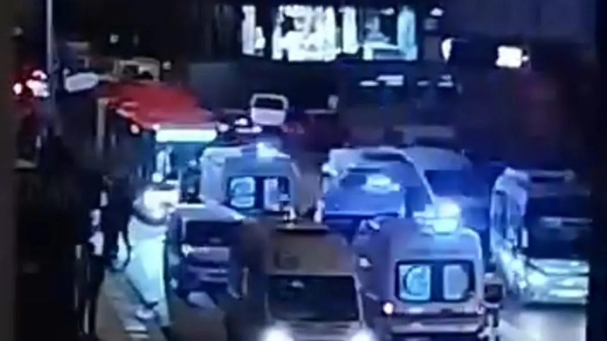 Ankara’da otomobil durağa daldı: 6 kişi yaralandı! Ankara’da otomobil durağa daldı: 6 kişi yaralandı!