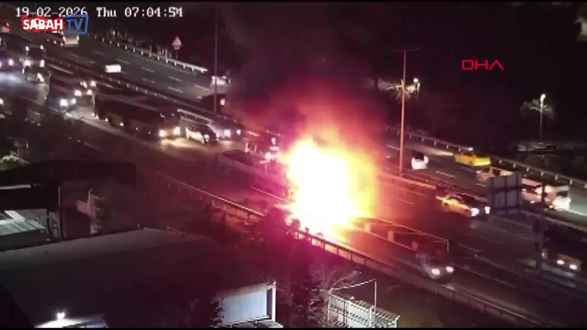 Eyüpsultan'da hareket halindeki TIR alev alev yandı | Video videosunu izle | Son Dakika Haberleri