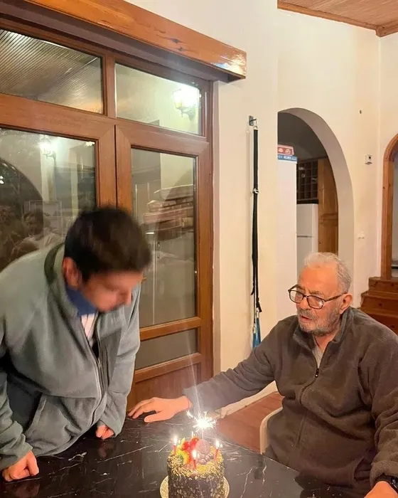 Taha Tayfur’dan babası Ferdi Tayfur için yürek yakan paylaşım! Yazdığı cümleyle gündem oldu: Bilmez ki...