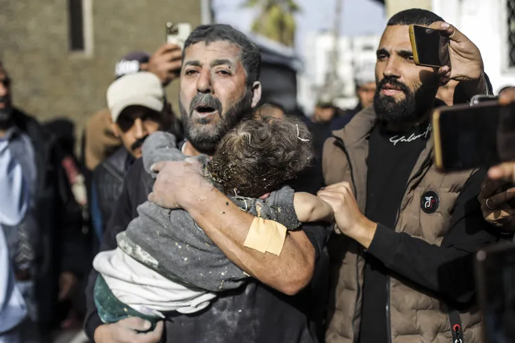 SON DAKİKA | Gazze’deki vahşetin boyutunu hastanedeki doktorlar anlattı: Yaralı çocuklar acıdan inliyordu