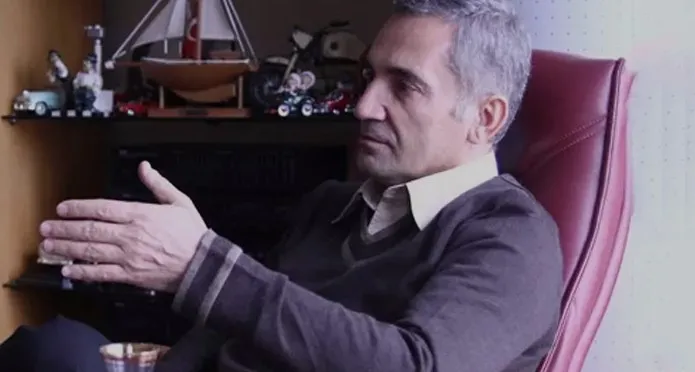 43 yıllık evlilik 10 dakikada bitti! Ünlü yapımcı Şükrü Avşar ve eşi Hüsniye Avşar boşandı! İhanetin bedeli 5 daire 2 araba!