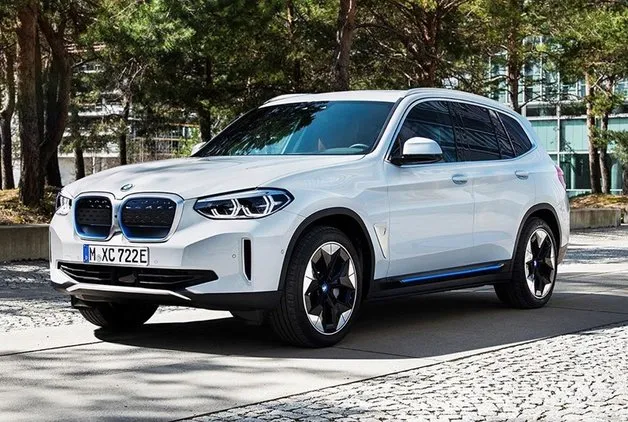 BMW İX3 NELER SUNUYOR?
