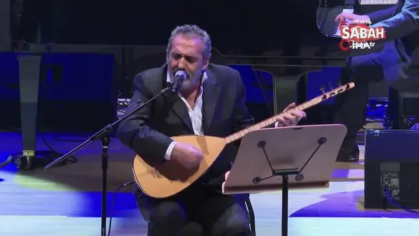 'Bin yılın Ozanları Konseri'nde sahne alan Yavuz Bingöl gözyaşlarına hakim olamadı!