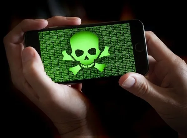 Çin'de üretilen o telefonlara fabrikada virüs bulaşıyor