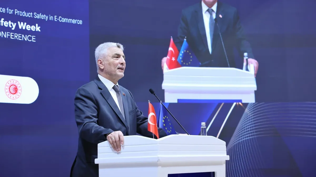 Ticaret Bakanı Ömer Bolat'ın konuşmasından bir kesit veya İslahiye Gümrük Kapısı'nın genel görünümü.