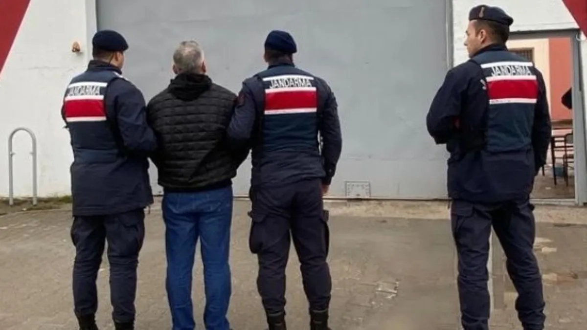 FETÖ Operasyonları: 34 ilde 77 gözaltı, 43 tutuklama FETÖ Operasyonları: 34 ilde 77 gözaltı, 43 tutuklama