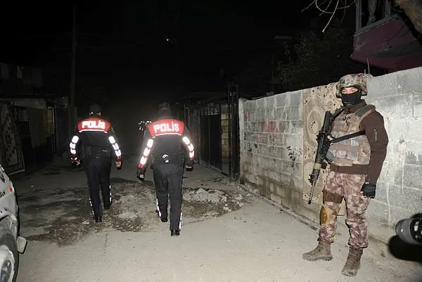 Adana'da Cono aşiretine bin polisle şafak baskını