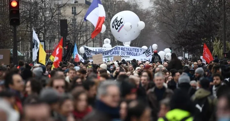 Fransa’da kitlesel grev korkusu! ‘Ülke için en kötü senaryo olur’