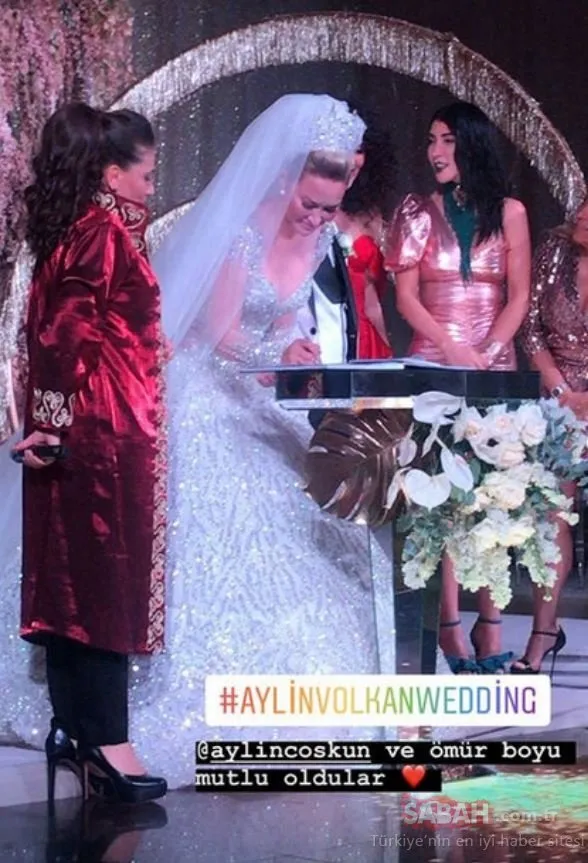 Aylin Coşkun ile Volkan Aslan evlendi! Aylin Coşkun'a kilolarca altın takıldı!