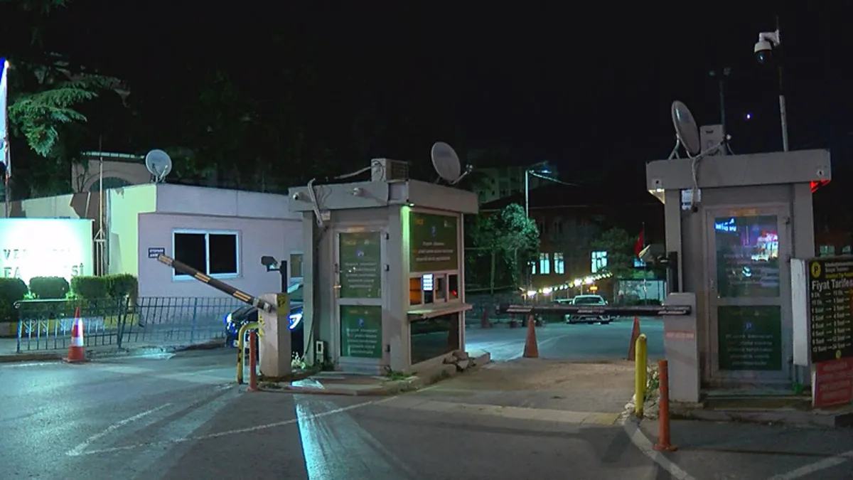 Böcek ailesinin ardından bir gıda zehirlenmesi şüphesi daha: Hollanda’dan İstanbul’a gelen 2 kardeş hastaneye kaldırıldı! Böcek ailesinin ardından bir gıda zehirlenmesi şüphesi daha: Hollanda’dan İstanbul’a gelen 2 kardeş hastaneye kaldırıldı!