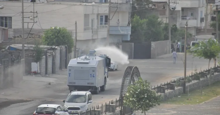 HDP mitingi sonrası polise taşlı saldırı