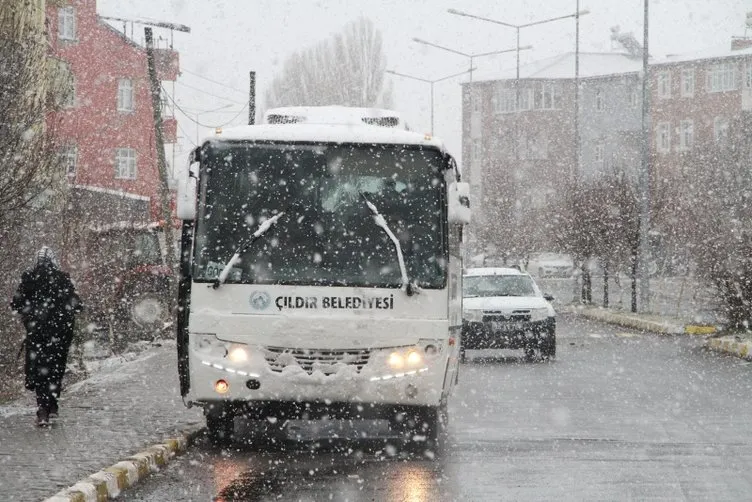 Ardahan’da yoğun kar yağışı ve tipi