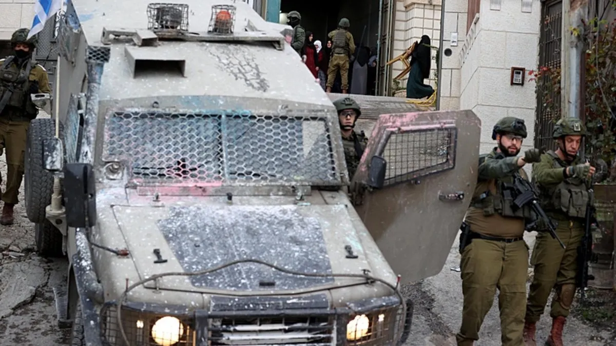 İşgalci İsrail güçleri Batı Şeria’da 16 Filistinliyi gözaltına aldı İşgalci İsrail güçleri Batı Şeria’da 16 Filistinliyi gözaltına aldı