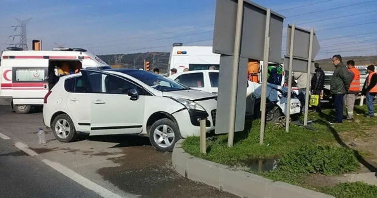 İzmir’de iki otomobil çarpıştı: 2 yaralı