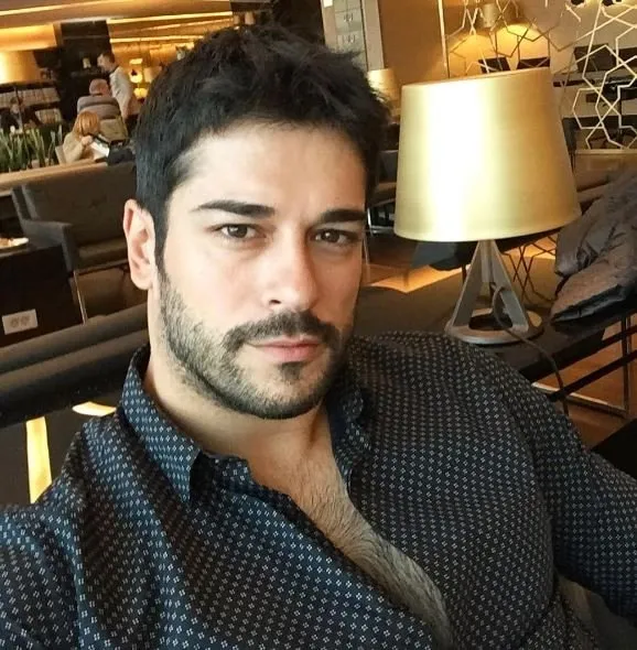 Burak Özçivit�in eski fotoğrafı olay oldu Son Dakika Magazin Haberleri