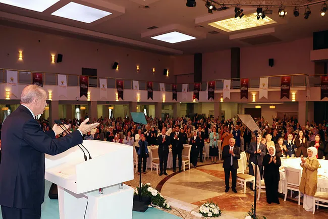 son-dakika-baskan-erdogandan-mersindeki-teror-saldirisina-tepki-malum-parti-terorist-kadinlari-istismar-ediyor-1664294697405.jpg