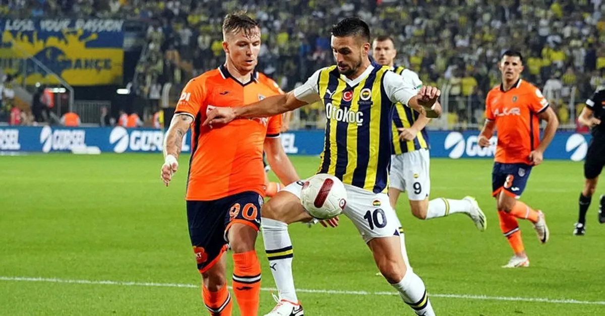 Son dakika haberleri: Fenerbahçe, Başakşehir'e konuk oluyor! Zorlu maçta ilk düdük çaldı...