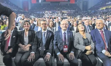 Delegelere pusulayla fotoğraf çektirdiler