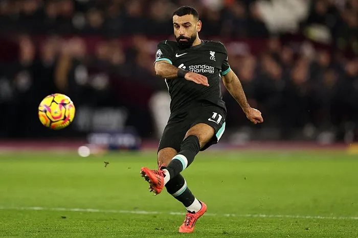 mohamed-salahtan-bir-rekor-daha-liverpool-farkli-kazandi-1735506345313.jpeg