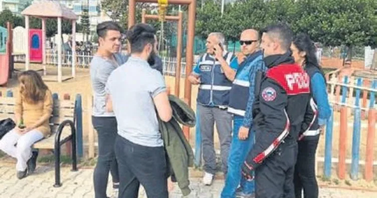 Polis parklarda denetim yapıyor