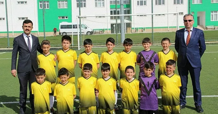 Sivas’ta ilkokullar arası futbol turnuvası