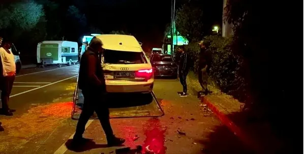 direksiyon-hakimiyetini-kaybeden-surucu-park-halindeki-6-araca-carpti-3-kisi-yaralandi-1791041016654.jpg