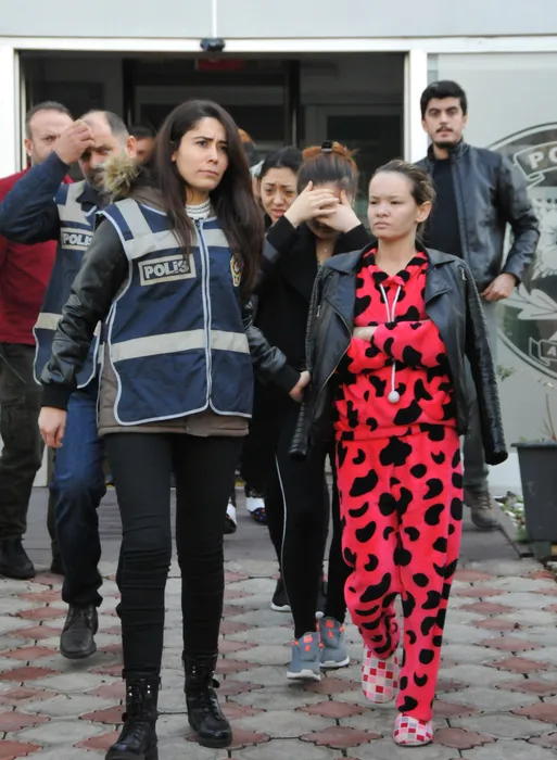 Antalya'da fuhuş operasyonu: 58 gözaltı