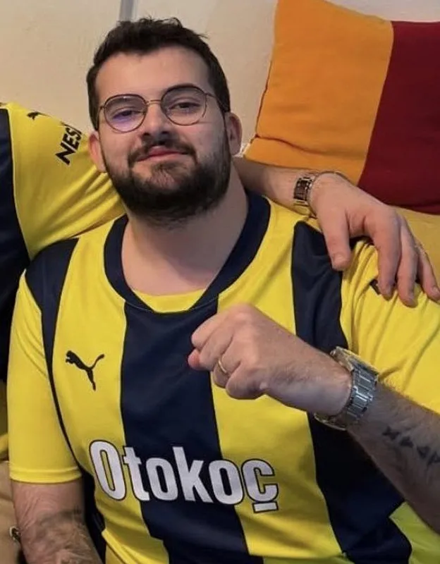 Jrokez’e veda: Oğuzhan Dalgakıran toprağa verildi! Tabutu Fenerbahçe bayrağıyla sarıldı