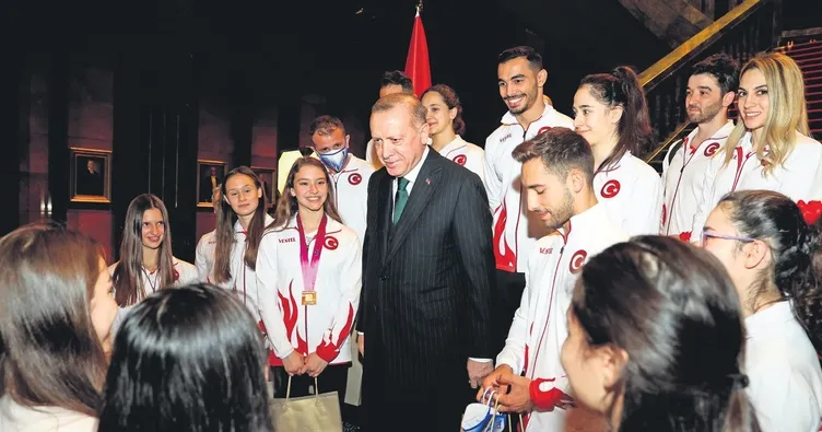 Altın kız Begüm, Külliye’de