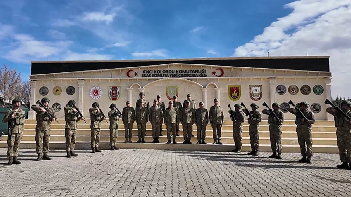 Kara Kuvvetleri Komutanı Orgeneral Tokel, sınırda birlikleri denetledi Kara Kuvvetleri Komutanı Orgeneral Tokel, sınırda birlikleri denetledi