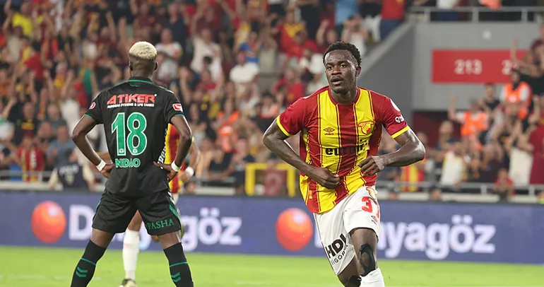 Göztepe’de Dennis ve Taha hareketliliği