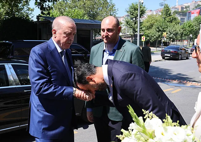 baskan-erdogandan-ak-parti-istanbul-il-baskanligina-ziyaret-1784299212933.jpeg