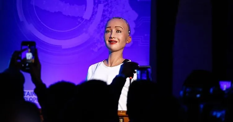 Robot Sophia: İnsan hayatının alternatifi yok